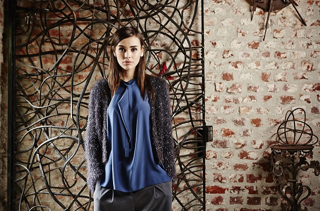 Model wears a silk shirt with bow, a lamè wool cardigan and a fleece trousers